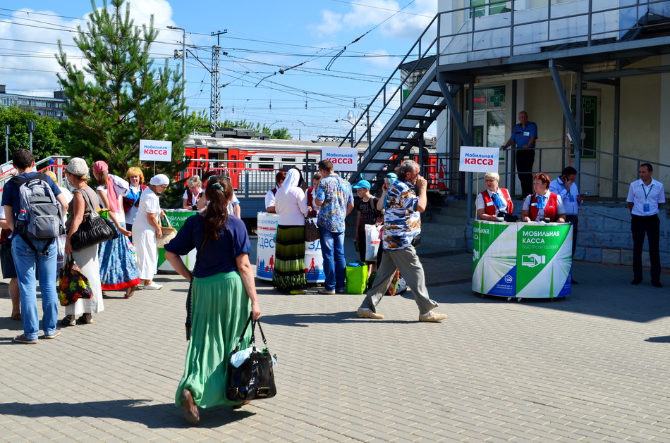 Станция Сергиев Посад во время празднования 700-летия Сергия Радонежского