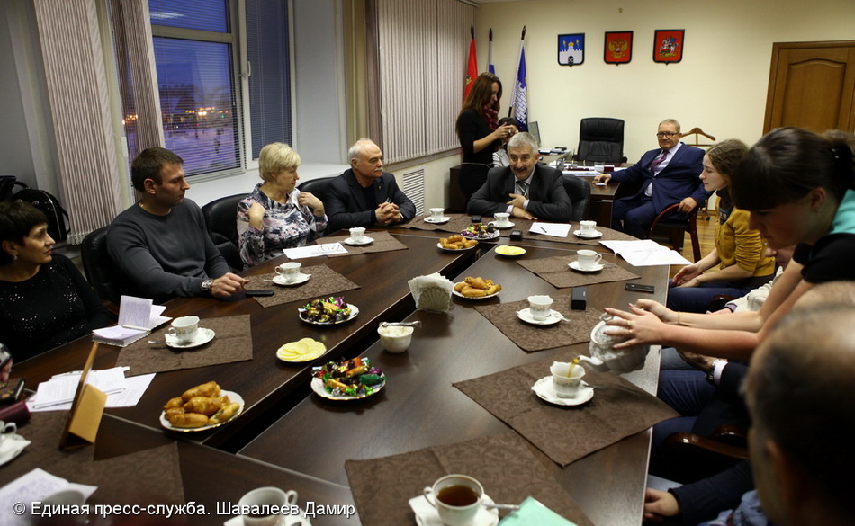 Виктор Букин встретился с представителями Общественной палаты