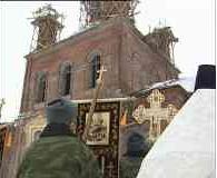 В Шарапове подняли крест