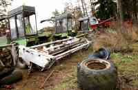 Комбайн в кустах